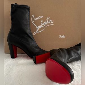 CHRISTIAN
LOUBOUTIN
Gena 85 stretch-leather sock boots